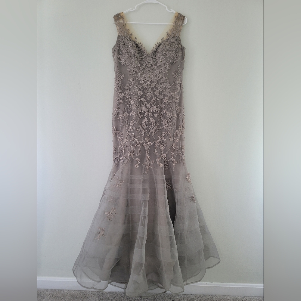 Ivonne D, Size 14, Color Grey